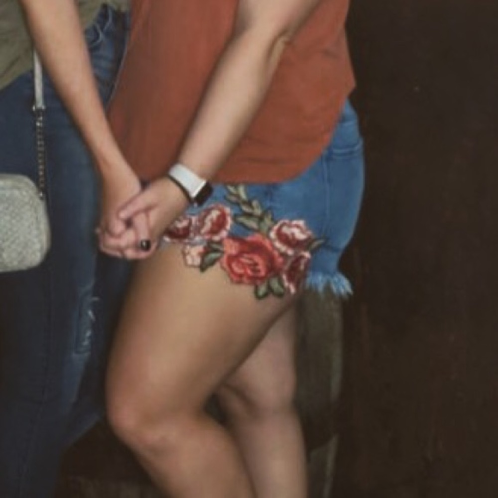 Cut-Off High Rise Shorts - Picture 4 of 4